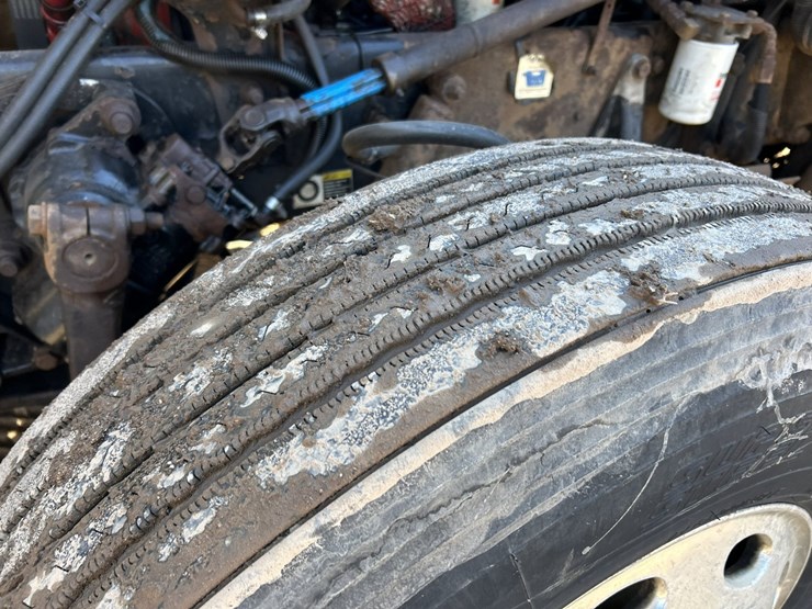 2005-peterbilt-379-image-87