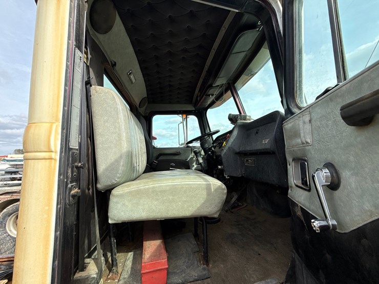 1996-western-star-4964s-image-53