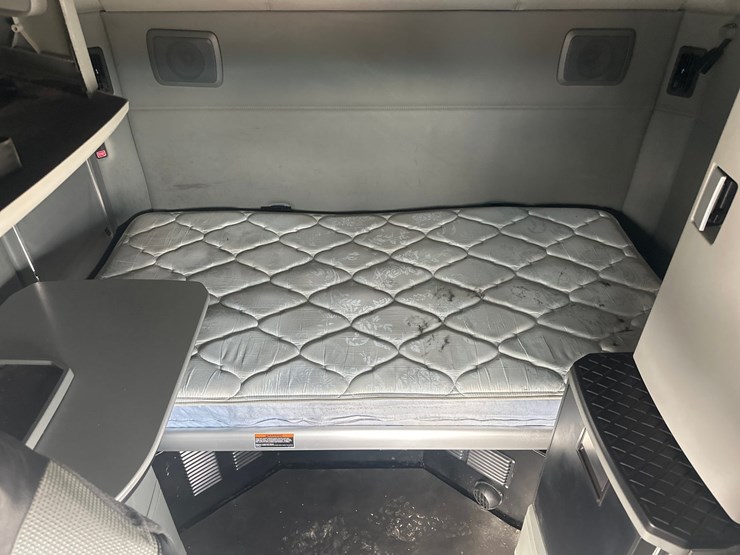 2020-kenworth-t680-image-54