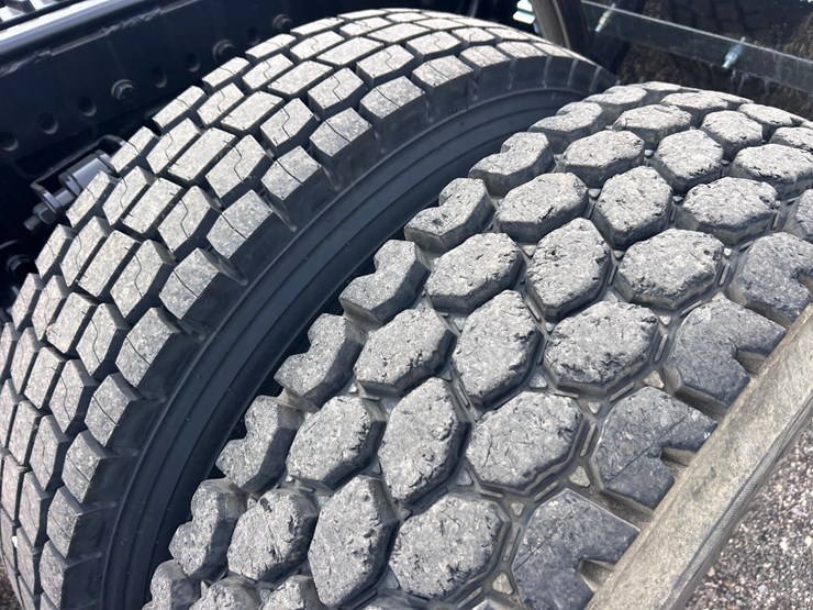 #1009-•-2012-western-star-conventional-4-sleeper-cab-truck-tractor-image-93