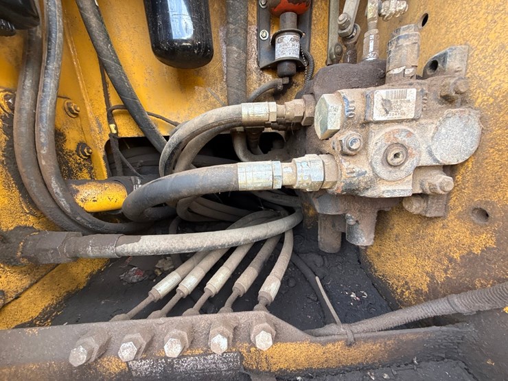 2002-deere-700h-lgp-image-34