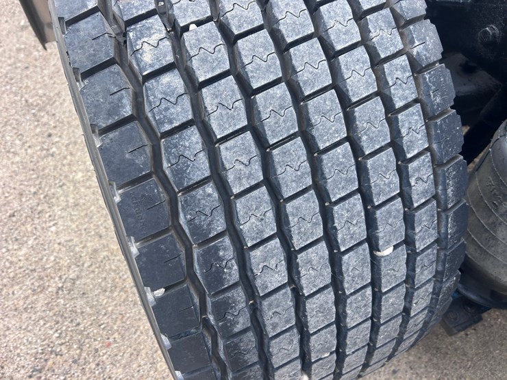 1999-peterbilt-379-image-82