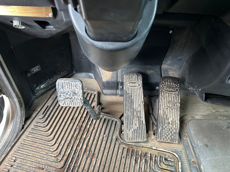 2005-peterbilt-357-image-86