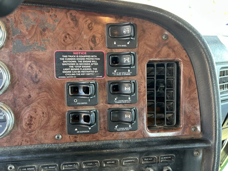 2005-peterbilt-379-image-74