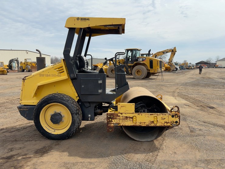 2016-bomag-bw124dh-40-image-6