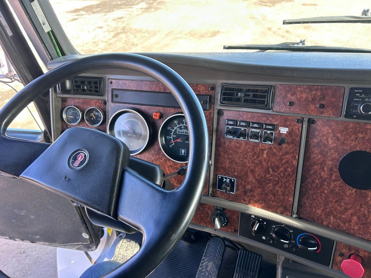 #1679-•-2004-kenworth-flatbed-truck-image-35