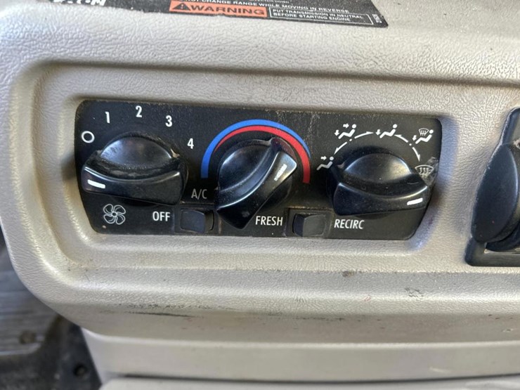 2001-mack-ch613-image-85