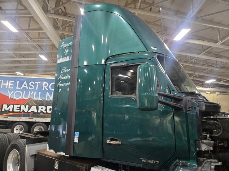 2017-kenworth-t680-image-15