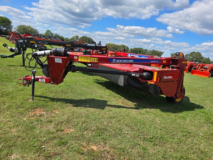 2022-new-holland-210-image-28