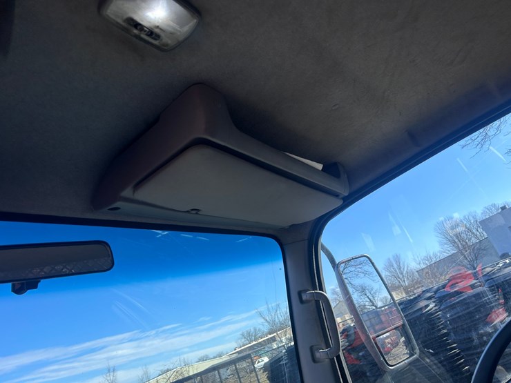 2013-isuzu-npr-image-59