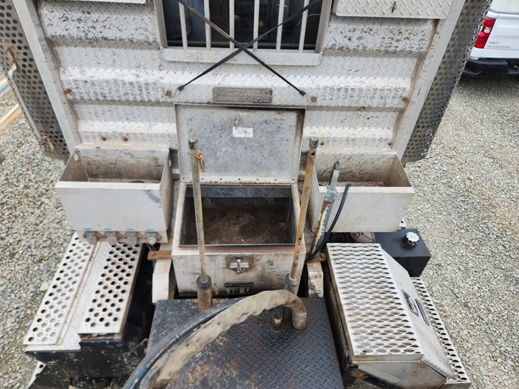 2006-kenworth-t800-image-23