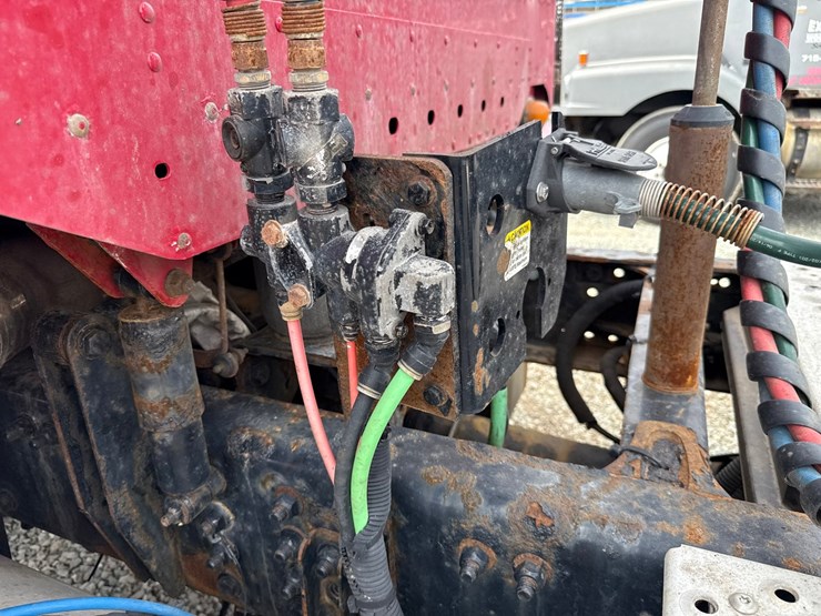 2018-freightliner-122sd-image-32