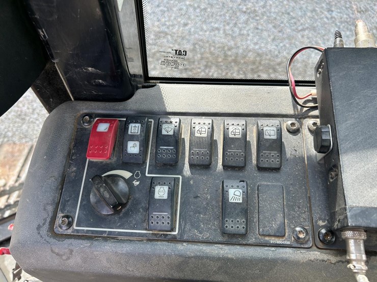 caterpillar-d5k-xl-image-25