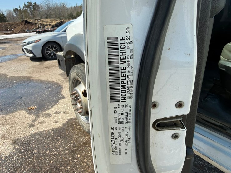 #1064-•-2015-ram-5500-heavy-duty-service-truck-image-46