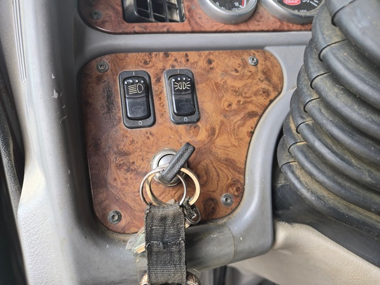 2007-peterbilt-387-image-88