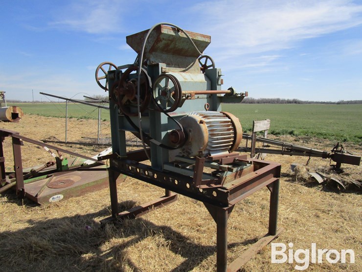 davis-roller-mill-and-motor-on-stand-image-3