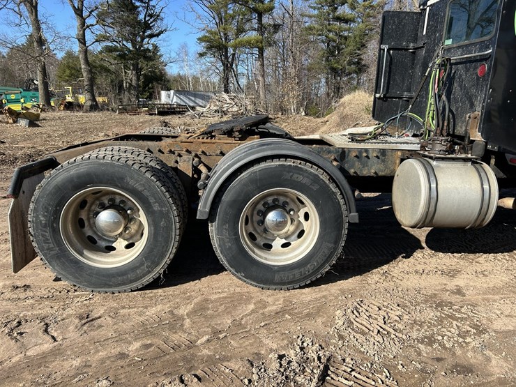 2005-peterbilt-379-image-15