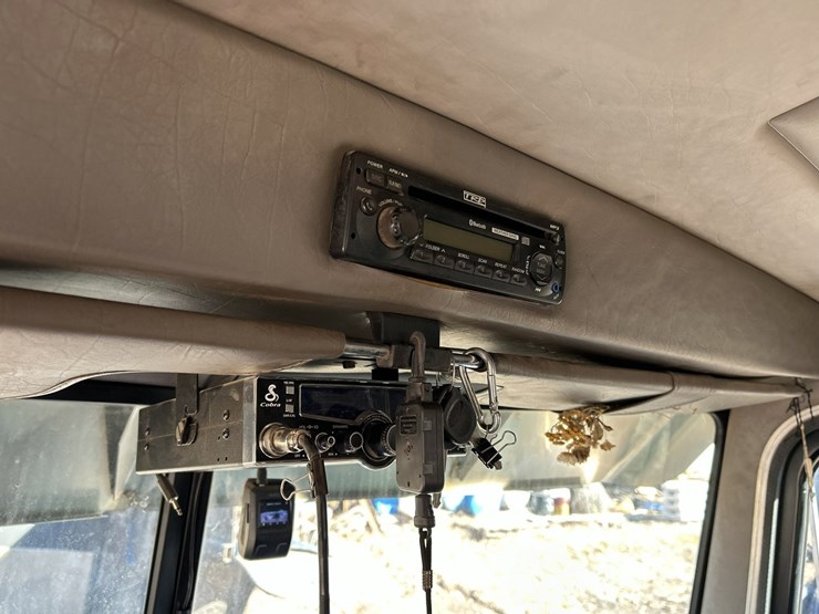 2005-peterbilt-379-image-78