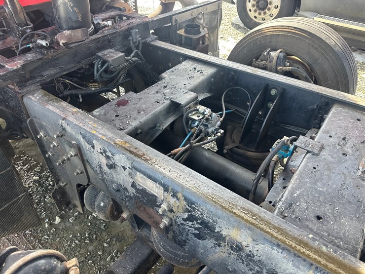 2012-international-7600-image-64