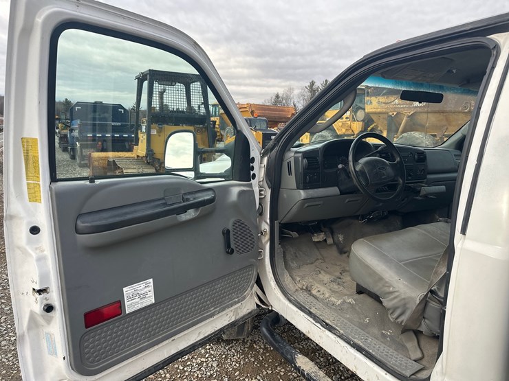 2006-ford-f550-image-24