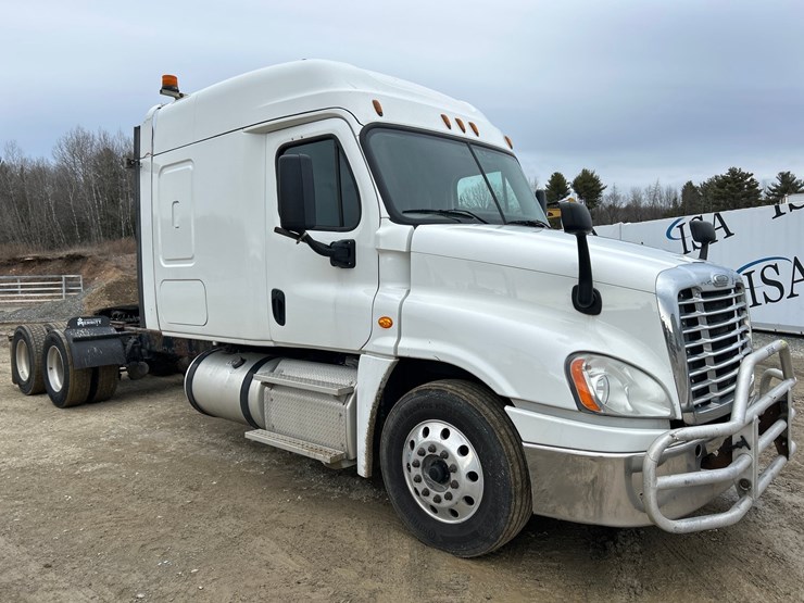 2017-massey-ferguson-8-image-7