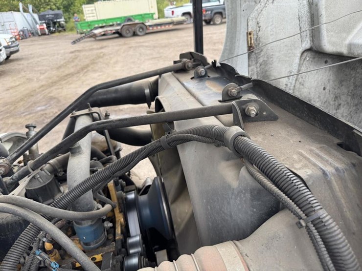 2003-peterbilt-330-image-71