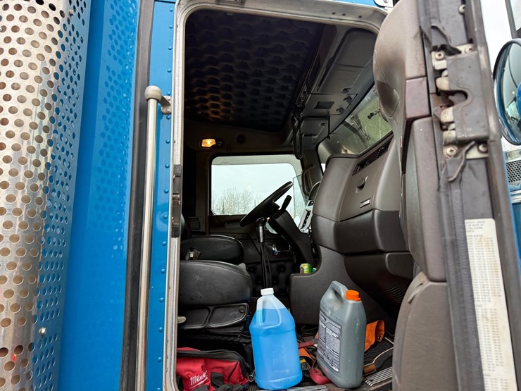 2020-kenworth-t800-image-53