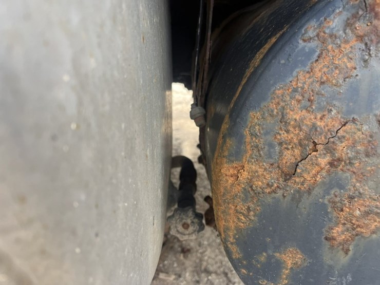 #1556-•-1999-mack-e7-460-day-cab-truck-tractor-image-18