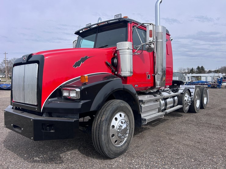 #1009-•-2012-western-star-conventional-4-sleeper-cab-truck-tractor-image-1