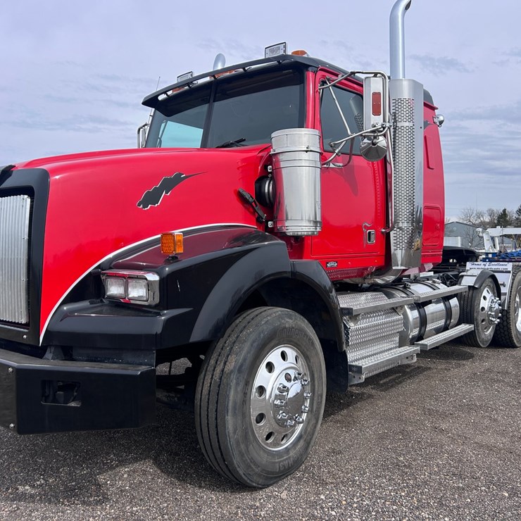 #1009 • 2012 Western Star Conventional 4 Sleeper Cab Truck Tractor