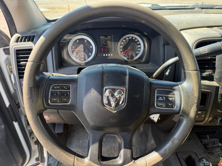 #1060-•-2015-ram-5500-heavy-duty-service-truck-image-38