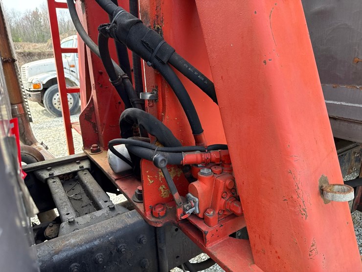 1990-massey-ferguson-8-image-44