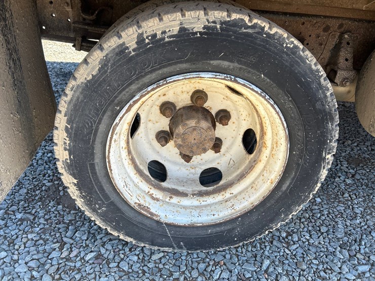 2005-isuzu-nqr-image-65