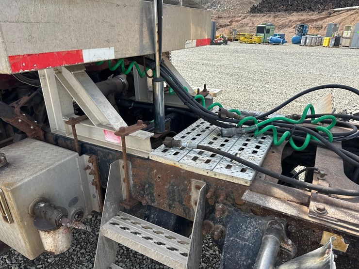 2001-caterpillar-c15-image-13