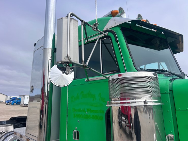 1999-peterbilt-379-image-23