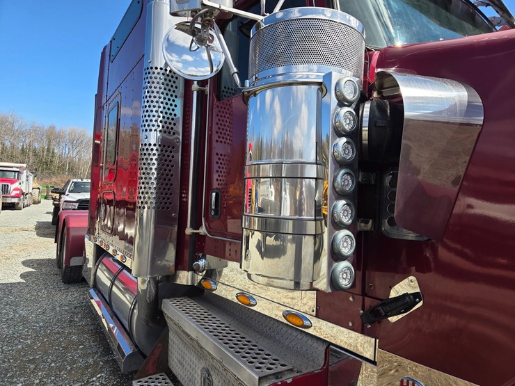 2006-kenworth-w900-image-16