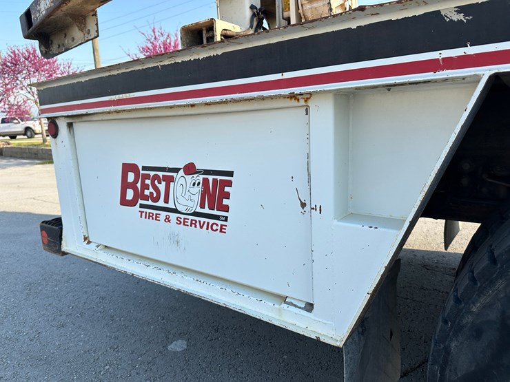 freightliner-fl70-image-30