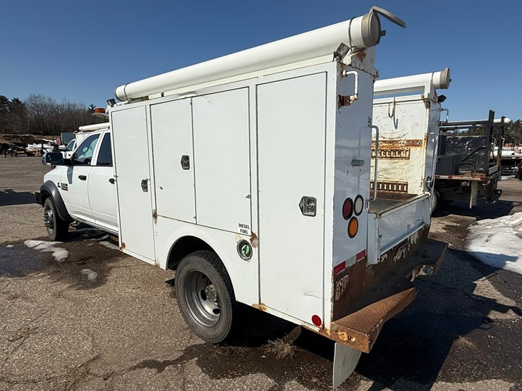 #2049-•-2015-ram-5500-heavy-duty-service-truck-image-3