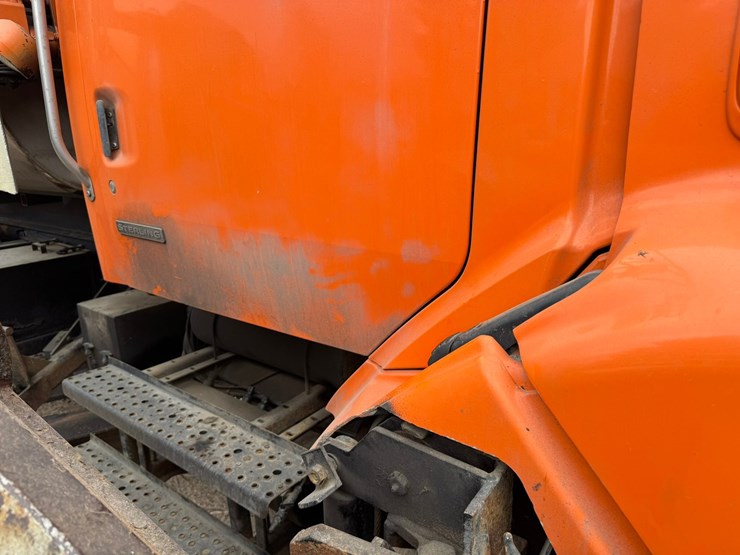 #2168-•-2001-sterling-4x2-snow-plow-truck-image-18