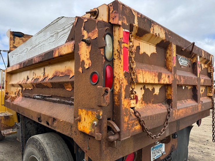 1977-ford-8000-image-22