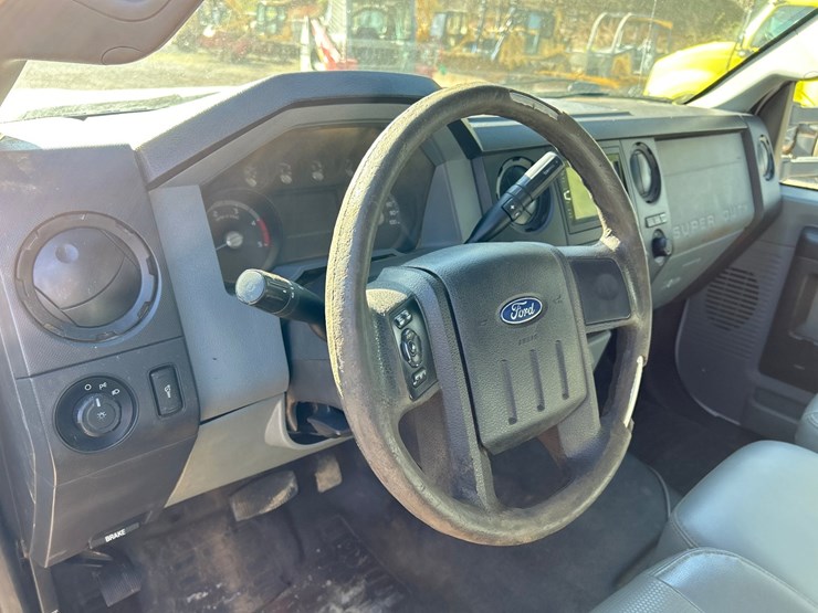 2012-ford-f550-image-44