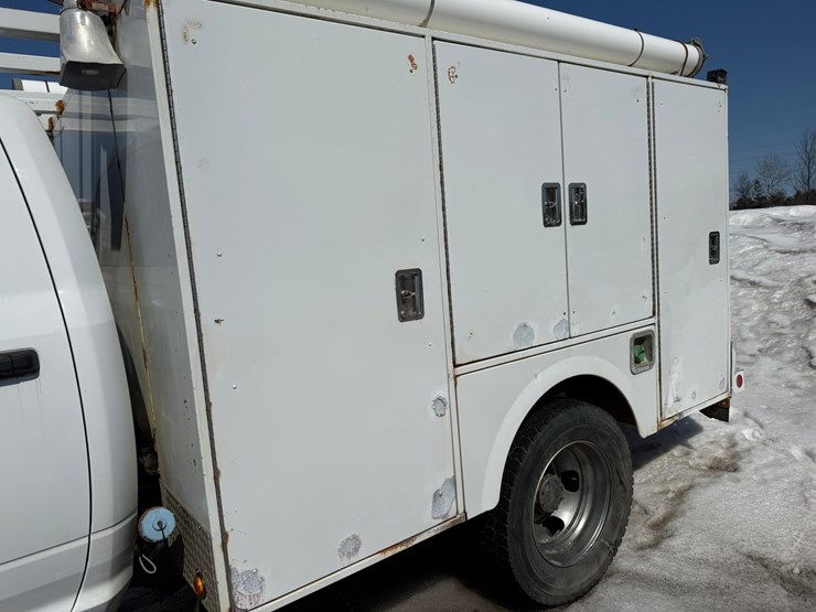 #1061-•-2016-ram-5500-heavy-duty-service-truck-image-7