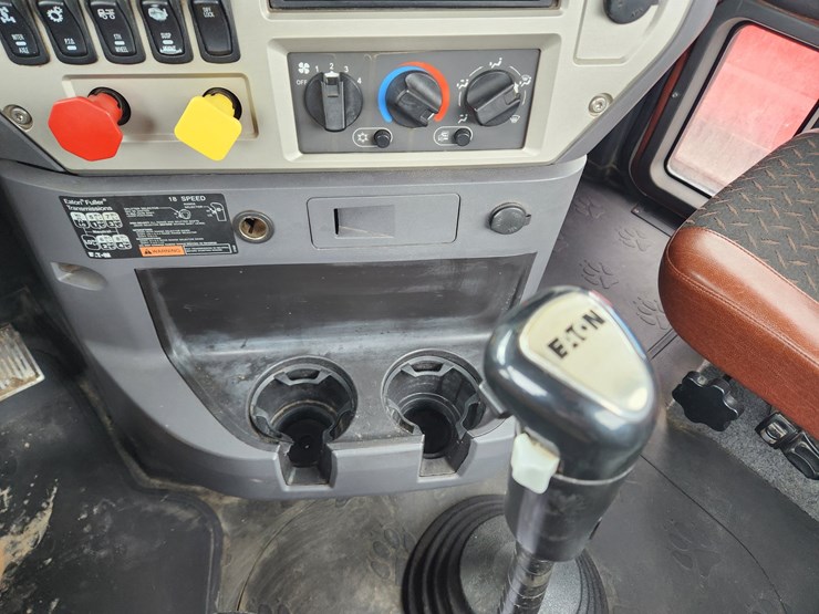 2014-massey-ferguson-8-image-36