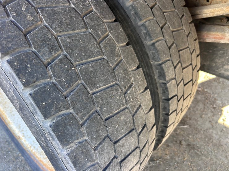 2012-isuzu-npr-image-58