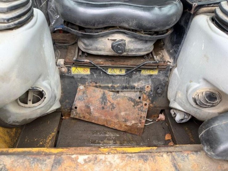 2009-caterpillar-232b2-image-16