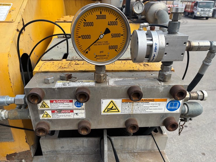 2005-gmc-t7500-image-48