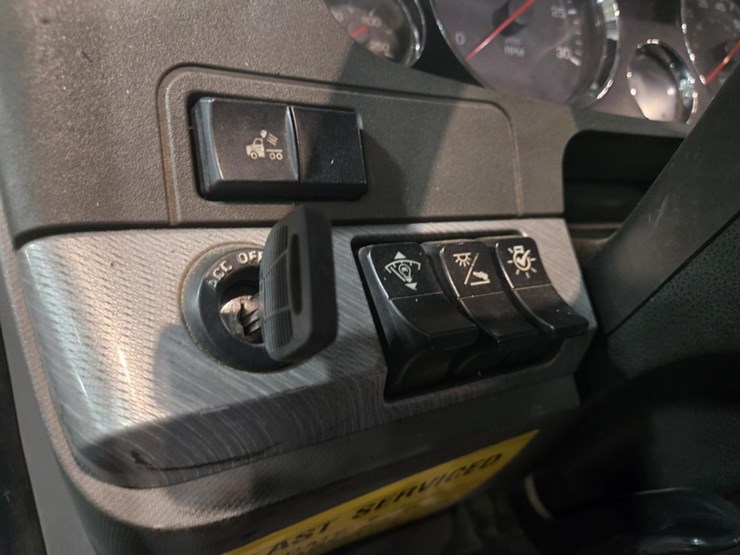 2017-kenworth-t680-image-72