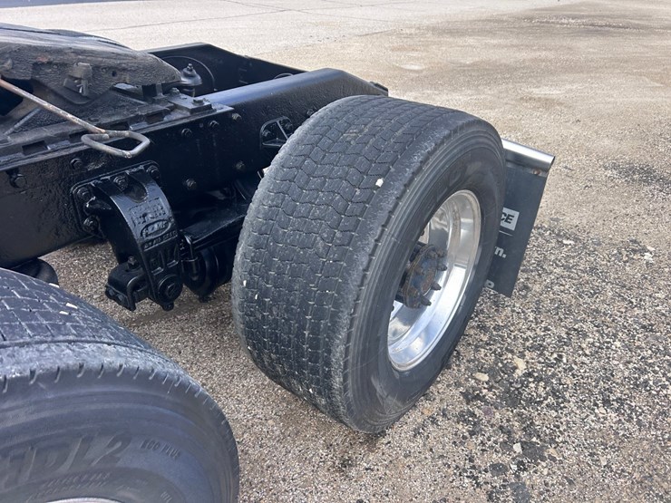 2000-peterbilt-379-image-16