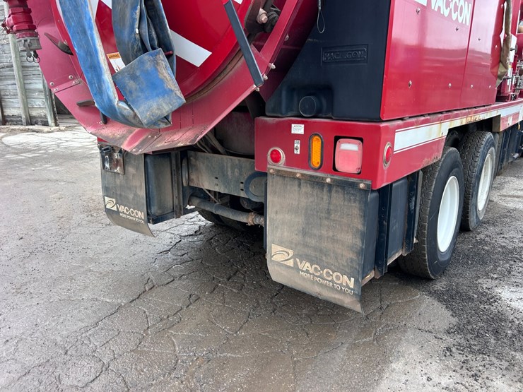 #1690-•-2013-international-7500-6x4-hydro-excavation-truck-image-23