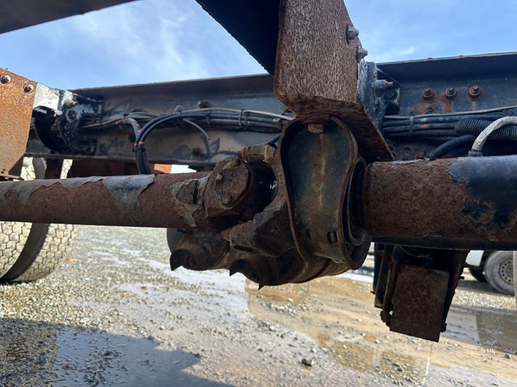 2015-peterbilt-337-image-52